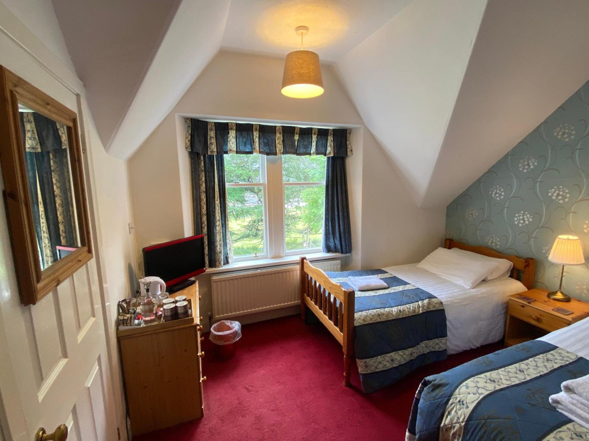 Glenan Lodge Self Catering Tomatin Exteriör bild