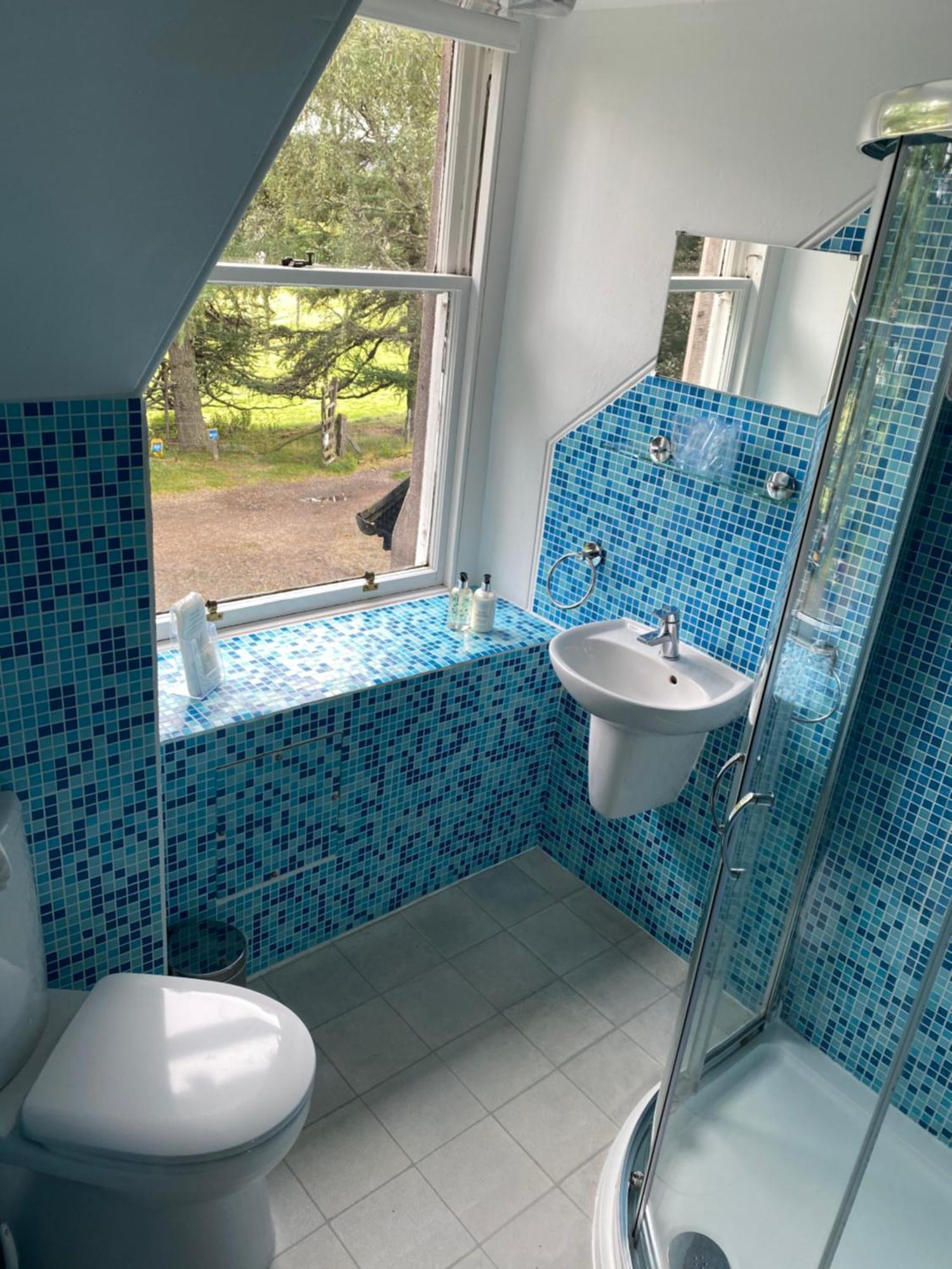 Glenan Lodge Self Catering Tomatin Exteriör bild